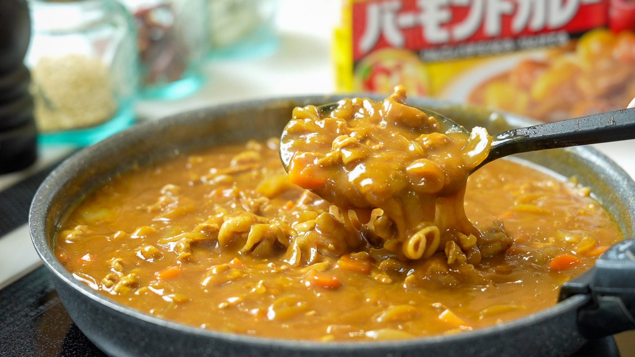市販のルーが激変！260万回再生された「お店超えカレー」の作り方 