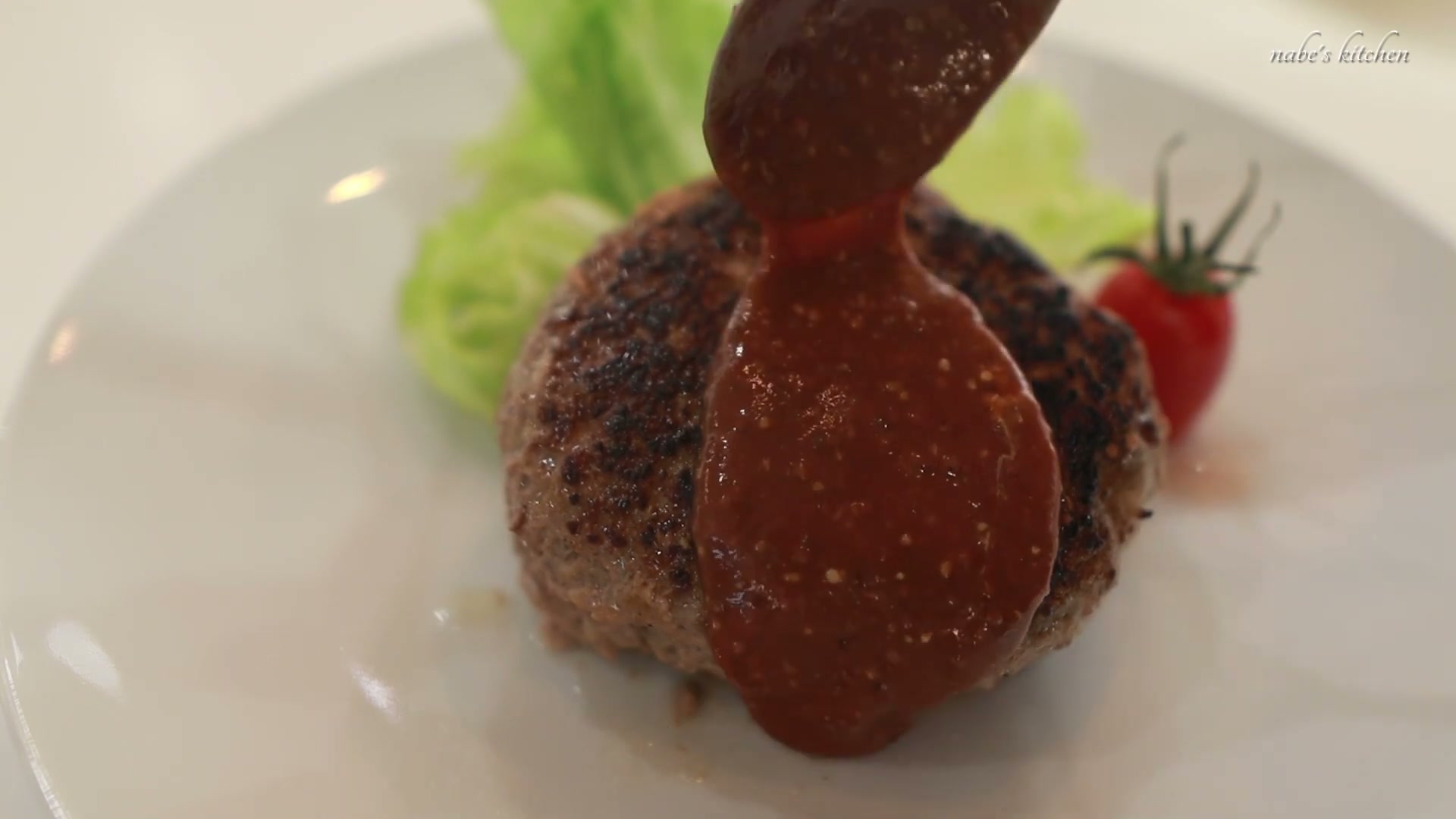 手順8:お好みのソースをかけて完成