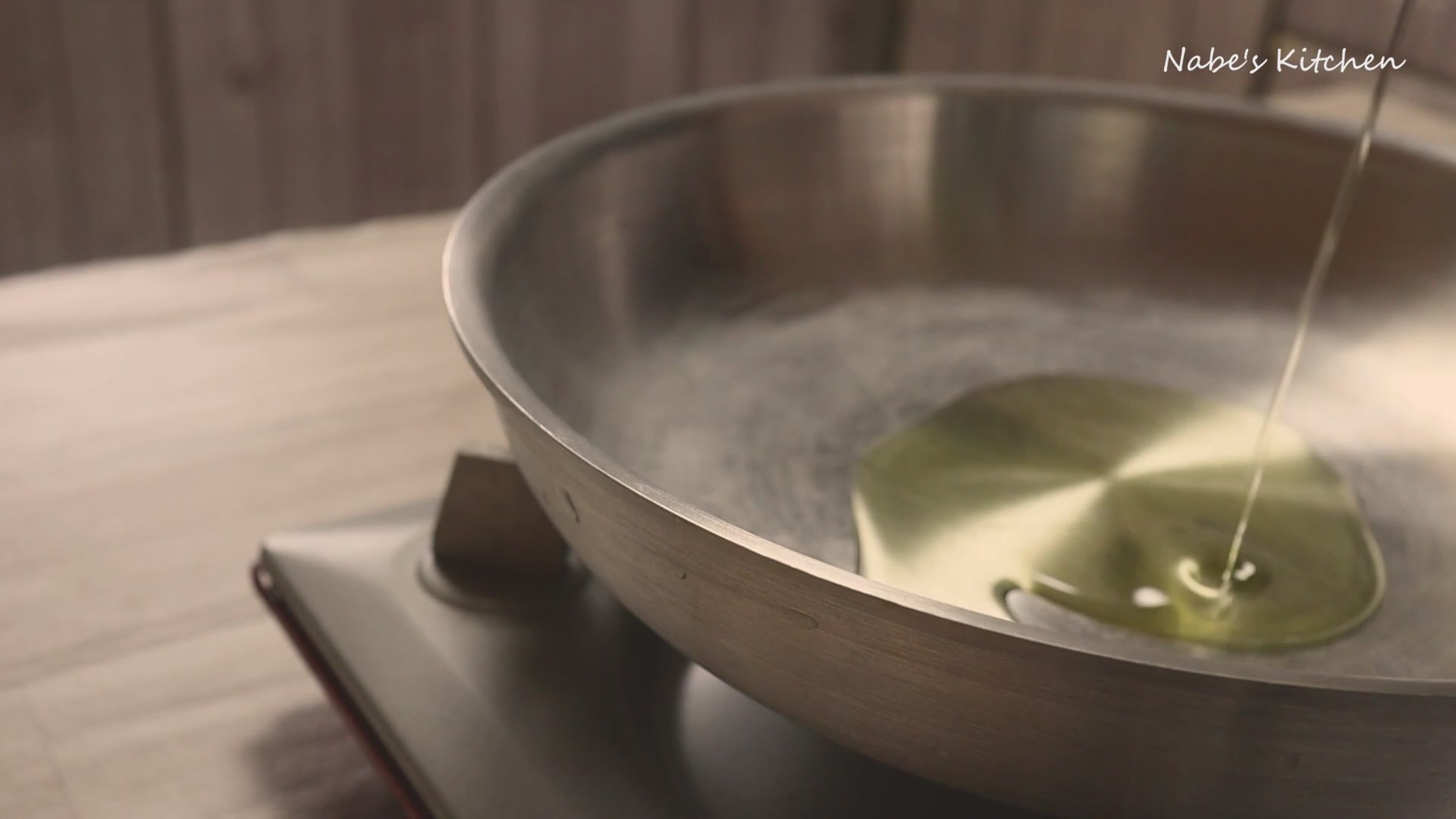 手順4:たっぷりのお湯に塩を入れて、パスタ麺を茹でる