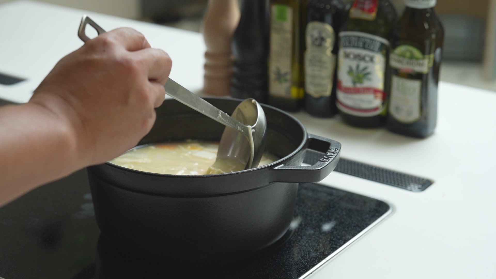 手順7：食べる時も沸騰直前まで再加熱する。グツグツさせないのがコツです