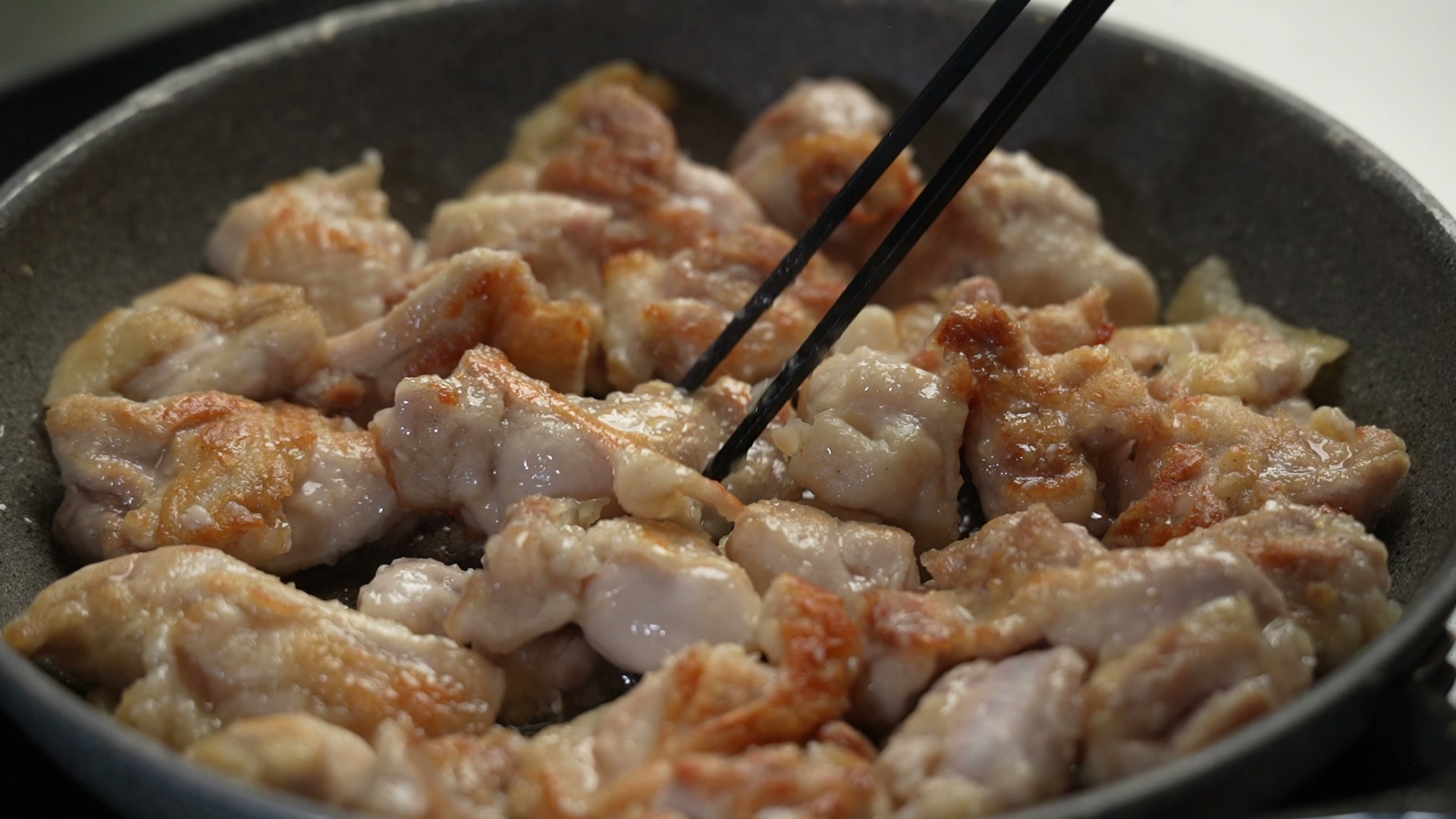 手順6:焼き色がついたら裏返し、両面を焼く(焼き時間は合わせて15分ほど)